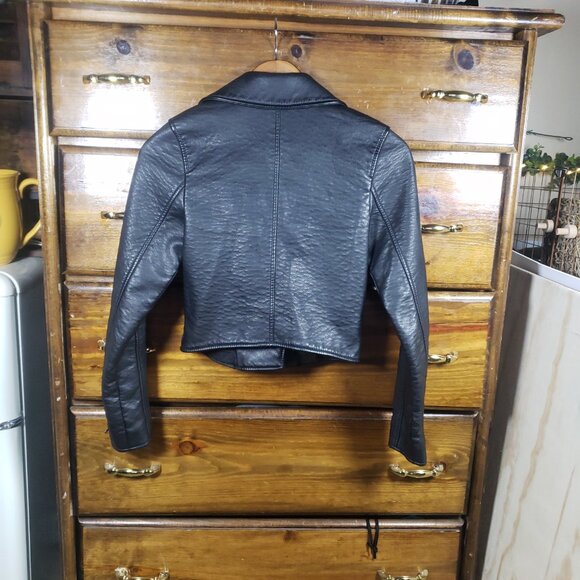 Abercrombie Black Faux Leather Cropped Moto Jacket XXS Petite Minimalist Y2K Wmn - Picture 3 of 8